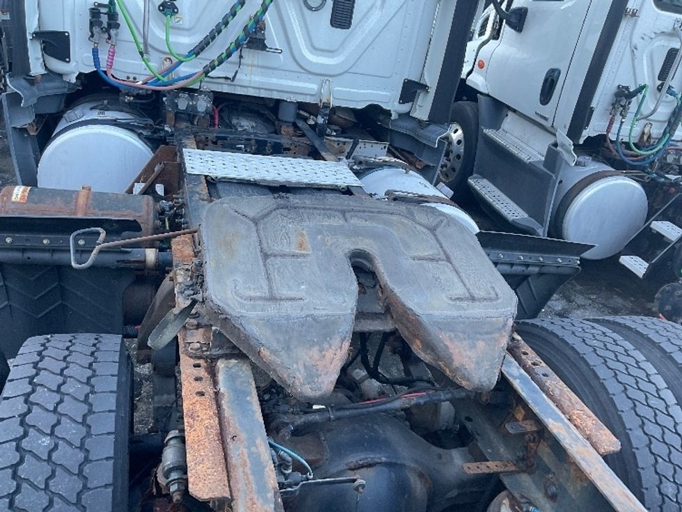 Yard Truck-Heavy Duty Tractors-Freightliner-2017-Cascadia 11342ST-North Bergen-NJ-411,995\n\t\tmiles-$ 20,000 - Image 5