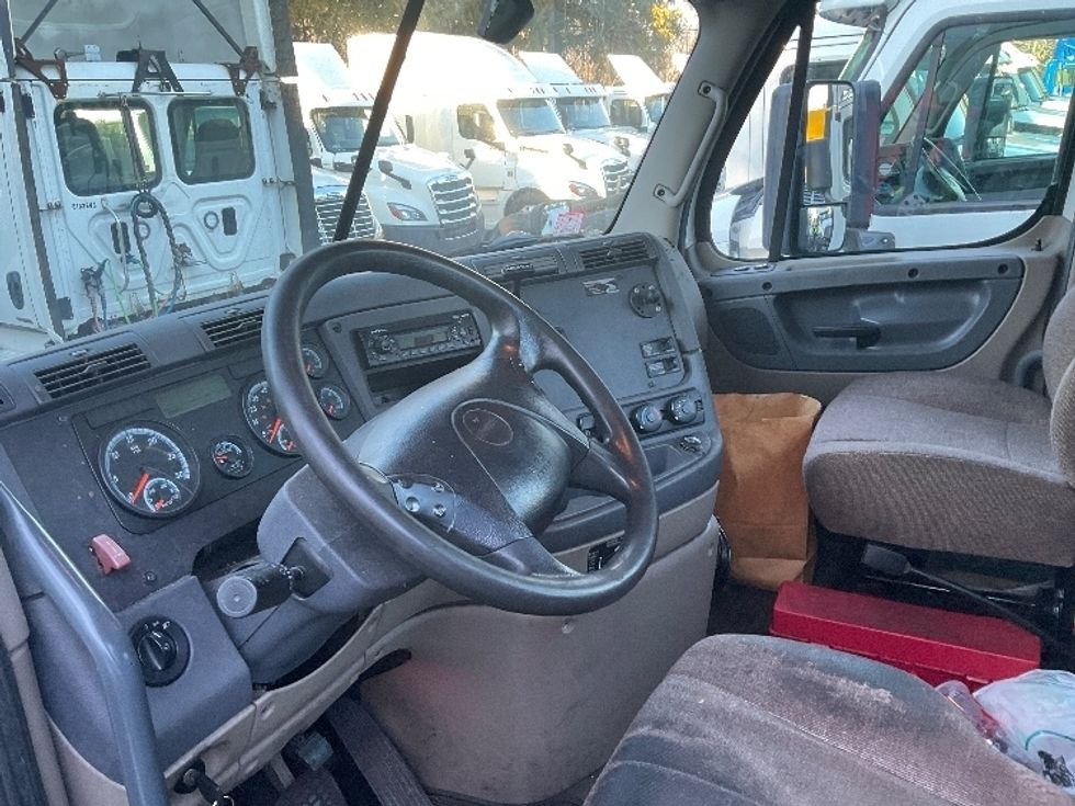 Yard Truck-Heavy Duty Tractors-Freightliner-2017-Cascadia 11342ST-North Bergen-NJ-411,995\n\t\tmiles-$ 20,000 - Image 7