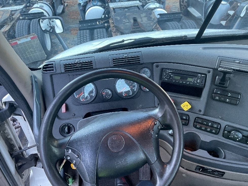 Yard Truck-Heavy Duty Tractors-Freightliner-2017-Cascadia 11342ST-North Bergen-NJ-411,995\n\t\tmiles-$ 20,000 - Image 8