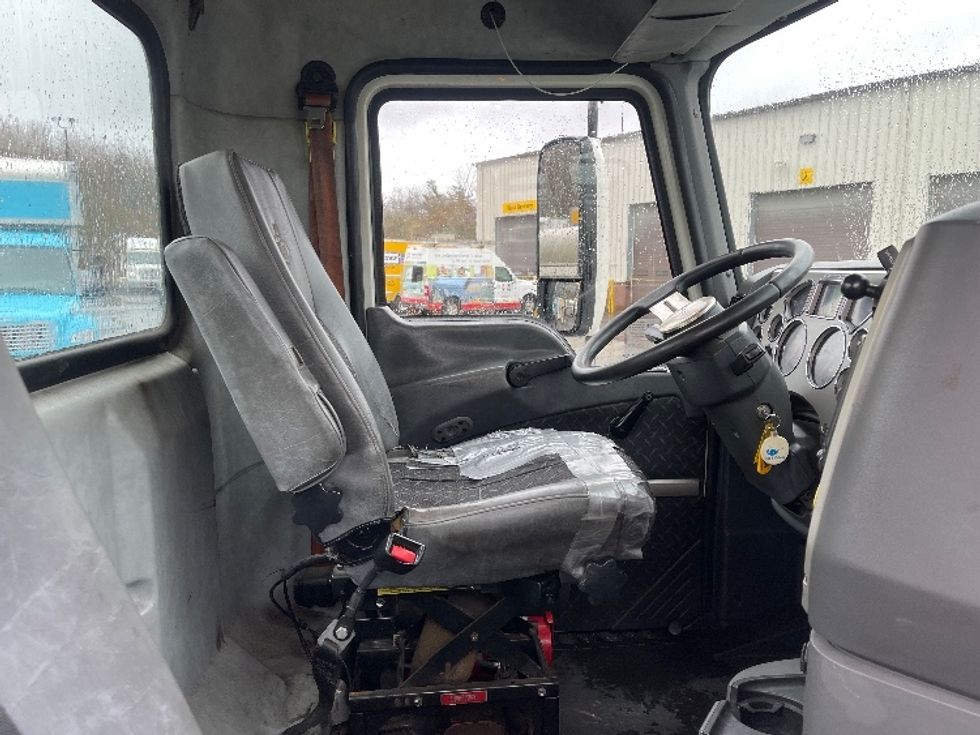 Yard Truck-Heavy Duty Tractors-Mack-2016-Pinnacle CXU613-New Bedford-MA-436,849\n\t\tmiles-$ 17,000 - Image 14