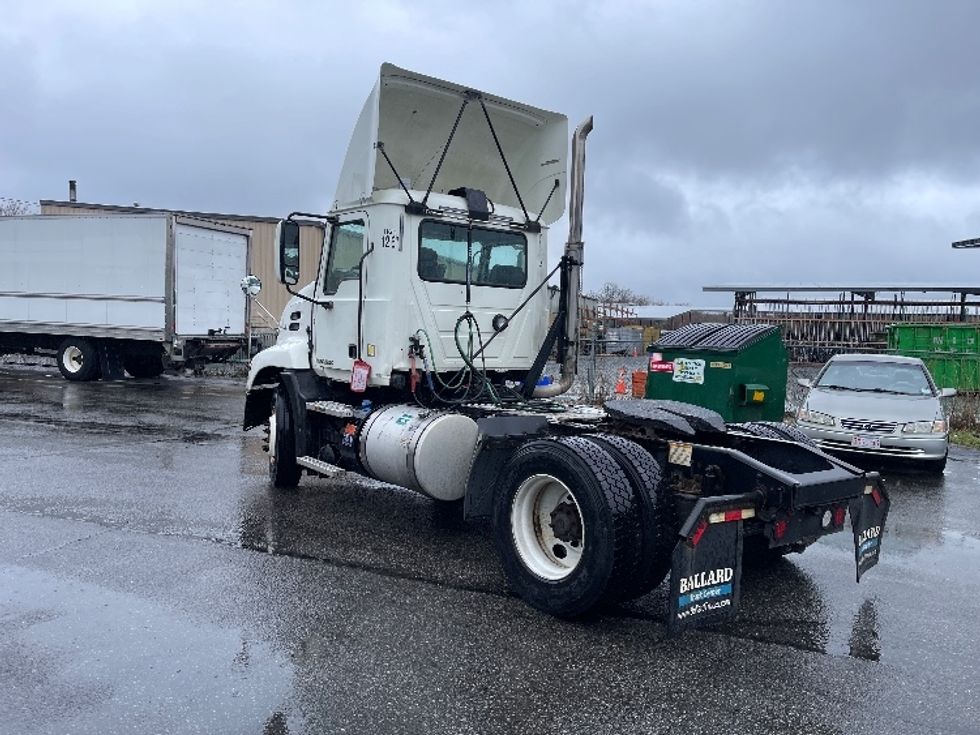Yard Truck-Heavy Duty Tractors-Mack-2016-Pinnacle CXU613-New Bedford-MA-436,849\n\t\tmiles-$ 17,000 - Image 5