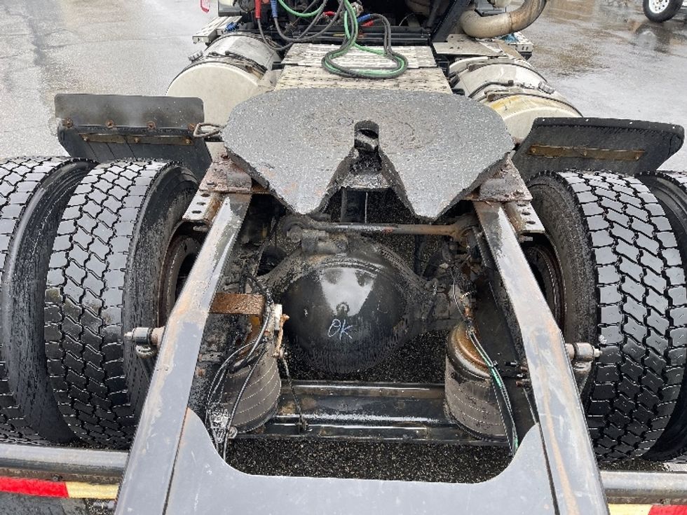 Yard Truck-Heavy Duty Tractors-Mack-2016-Pinnacle CXU613-New Bedford-MA-436,849\n\t\tmiles-$ 17,000 - Image 6