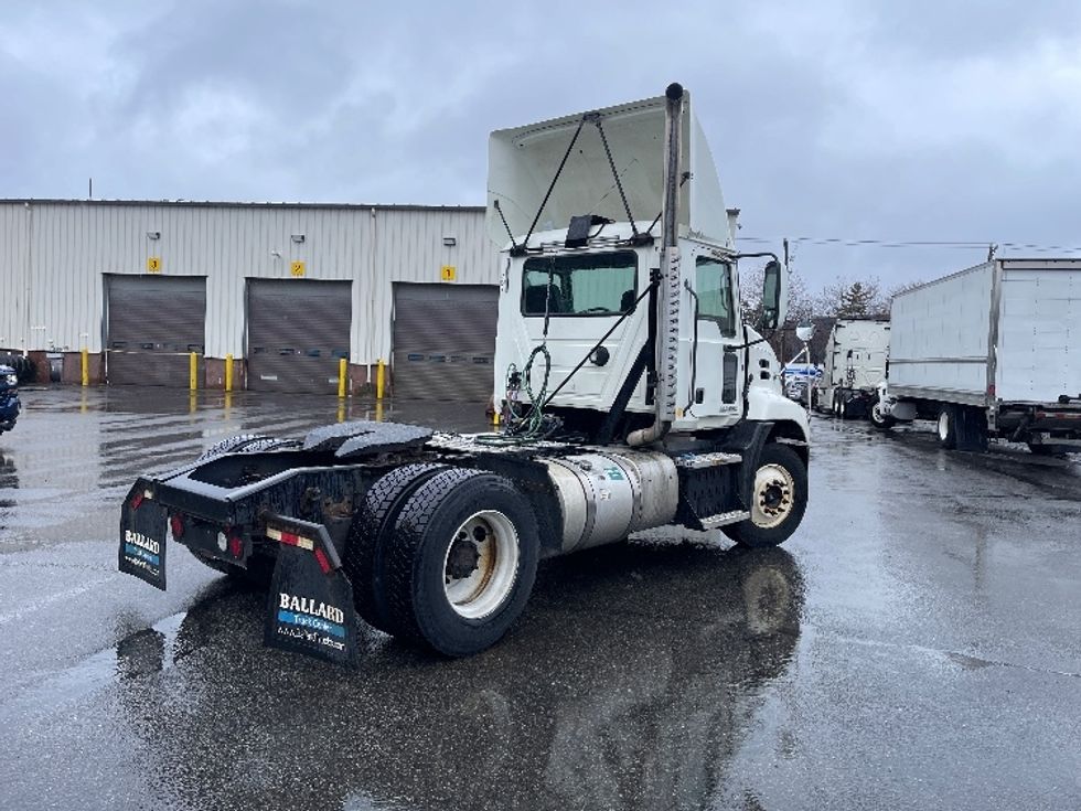 Yard Truck-Heavy Duty Tractors-Mack-2016-Pinnacle CXU613-New Bedford-MA-436,849\n\t\tmiles-$ 17,000 - Image 7