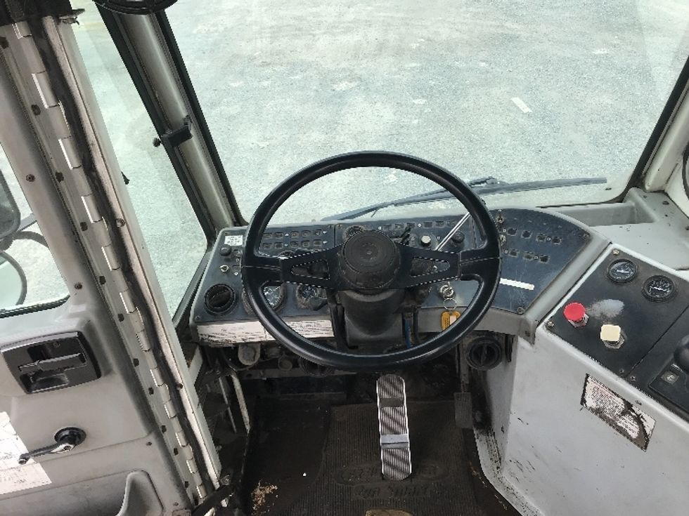 Yard Truck-Heavy Duty Tractors-Ottawa-2013-YT30-Abbotsford-BC-70,049\n\t\tkm-$ 45,250 - Image 10