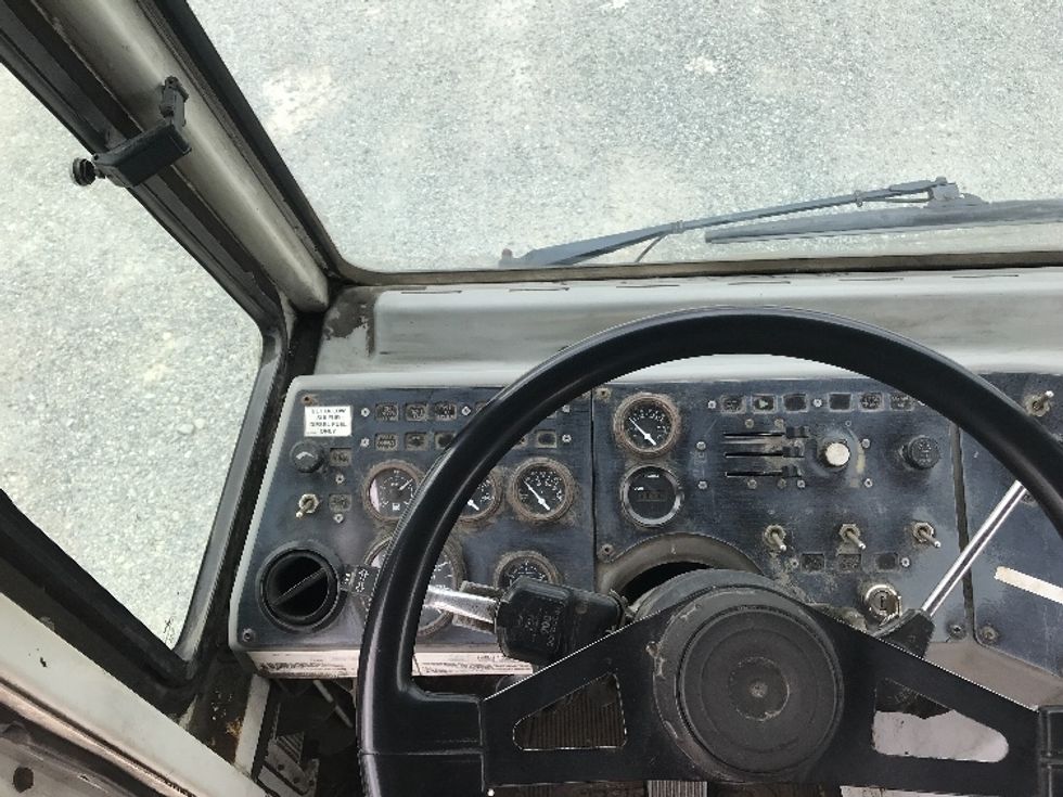 Yard Truck-Heavy Duty Tractors-Ottawa-2013-YT30-Abbotsford-BC-70,049\n\t\tkm-$ 45,250 - Image 11