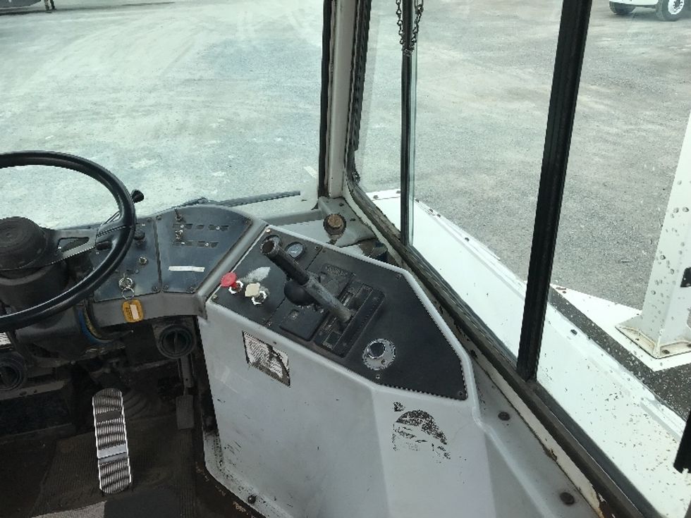 Yard Truck-Heavy Duty Tractors-Ottawa-2013-YT30-Abbotsford-BC-70,049\n\t\tkm-$ 45,250 - Image 12