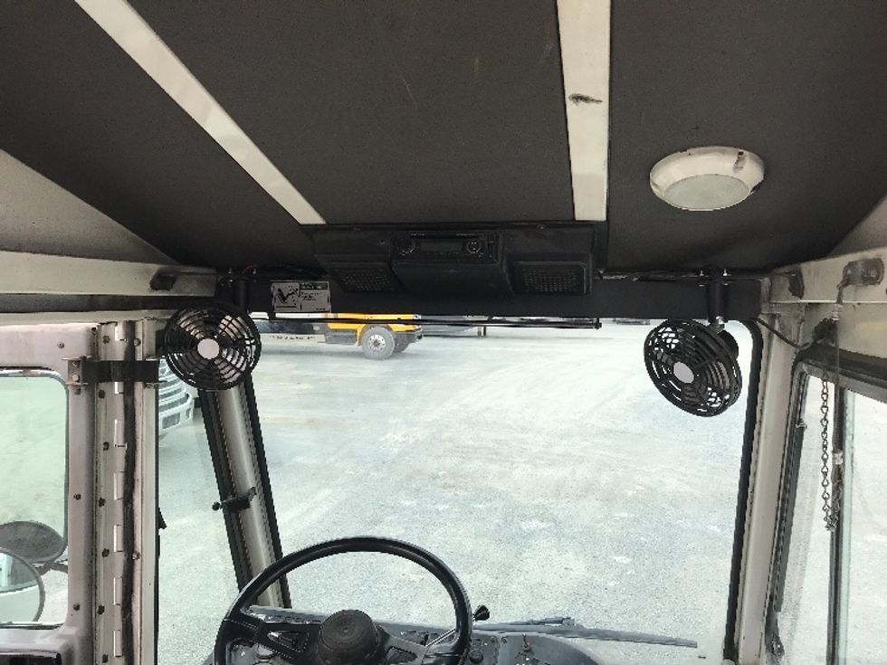 Yard Truck-Heavy Duty Tractors-Ottawa-2013-YT30-Abbotsford-BC-70,049\n\t\tkm-$ 45,250 - Image 13