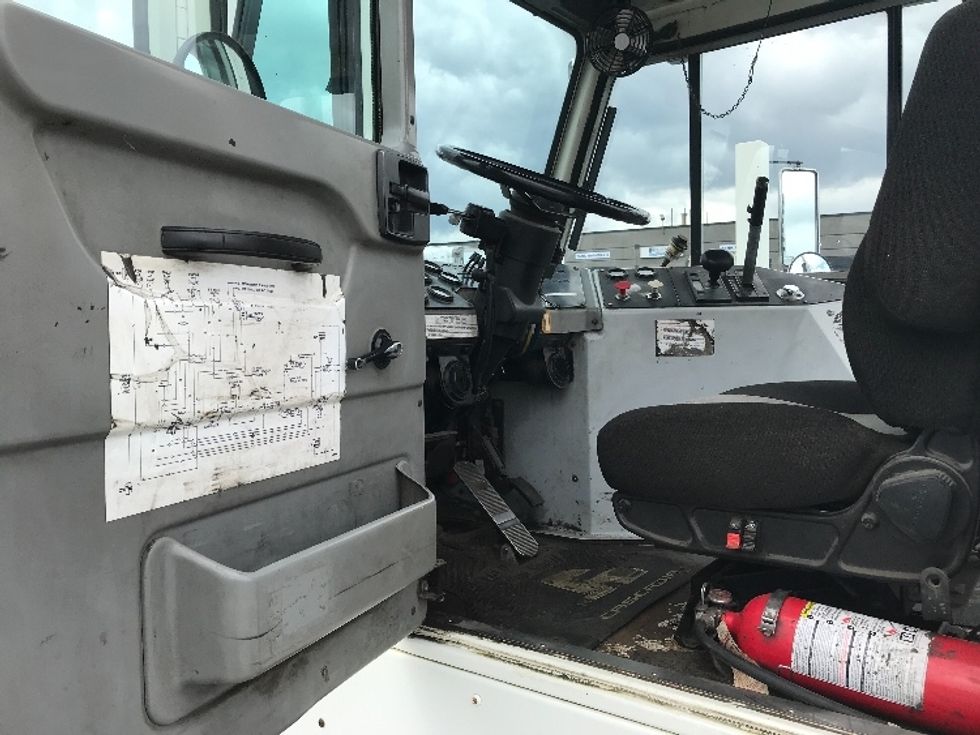 Yard Truck-Heavy Duty Tractors-Ottawa-2013-YT30-Abbotsford-BC-70,049\n\t\tkm-$ 45,250 - Image 9