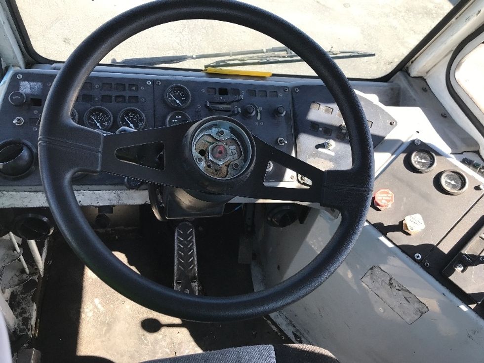 Yard Truck-Heavy Duty Tractors-Ottawa-2015-YT30-Spokane Valley-WA-203,100\n\t\tmiles-$ 36,500 - Image 11