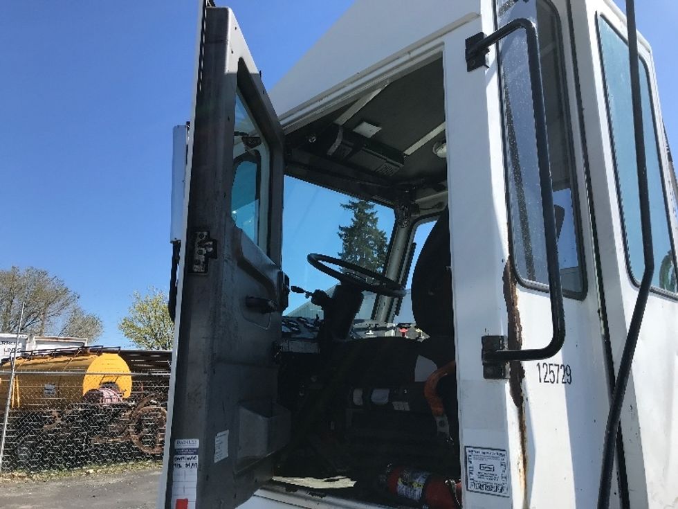 Yard Truck-Heavy Duty Tractors-Ottawa-2015-YT30-Spokane Valley-WA-203,100\n\t\tmiles-$ 36,500 - Image 9