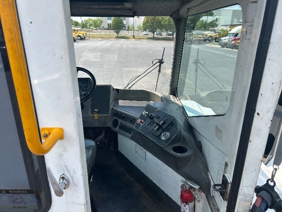 Yard Truck-Heavy Duty Tractors-Ottawa-2016-T2-Nashville (Mount Juliet)-TN-37,636\n\t\tmiles-$ 42,000 - Image 12