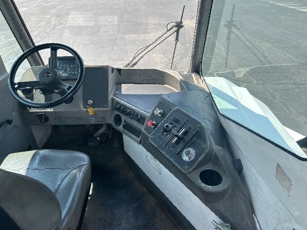 Yard Truck-Heavy Duty Tractors-Ottawa-2016-T2-Nashville (Mount Juliet)-TN-37,636\n\t\tmiles-$ 42,000 - Image 14