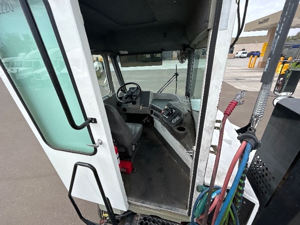 Yard Truck-Heavy Duty Tractors-Ottawa-2016-T2-Phoenix-AZ-32,244\n\t\tmiles-$ 49,250 - Image 10