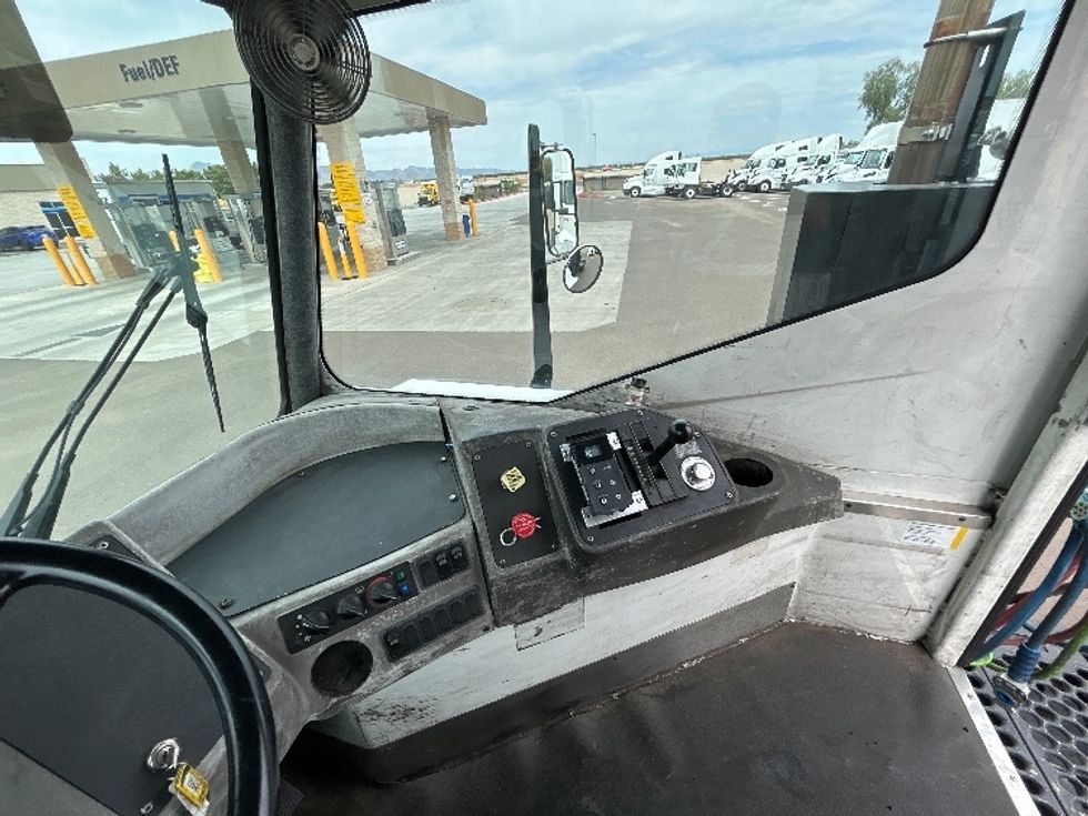 Yard Truck-Heavy Duty Tractors-Ottawa-2016-T2-Phoenix-AZ-32,244\n\t\tmiles-$ 49,250 - Image 12