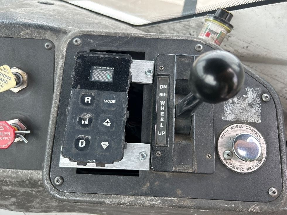 Yard Truck-Heavy Duty Tractors-Ottawa-2016-T2-Phoenix-AZ-32,244\n\t\tmiles-$ 49,250 - Image 18