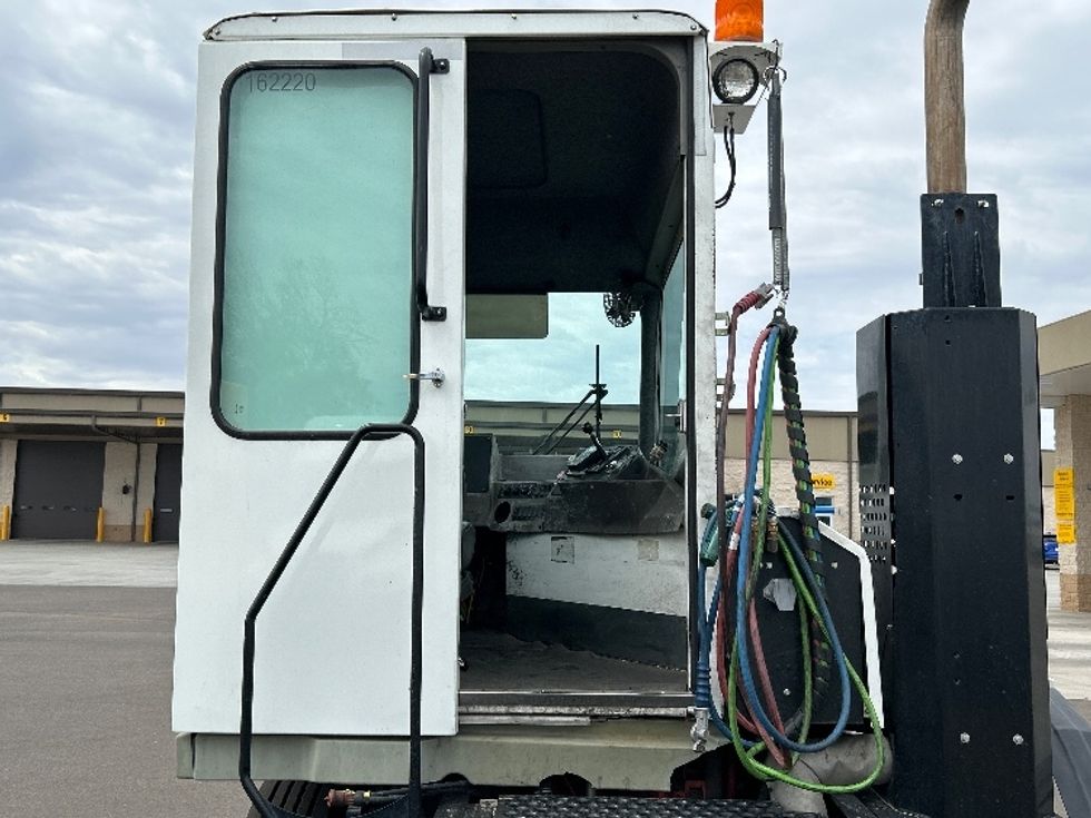 Yard Truck-Heavy Duty Tractors-Ottawa-2016-T2-Phoenix-AZ-32,244\n\t\tmiles-$ 49,250 - Image 9