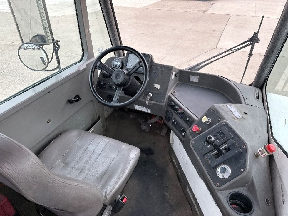 Yard Truck-Heavy Duty Tractors-Ottawa-2017-T2-East Liberty-OH-53,292\n\t\tmiles-$ 35,500 - Image 10