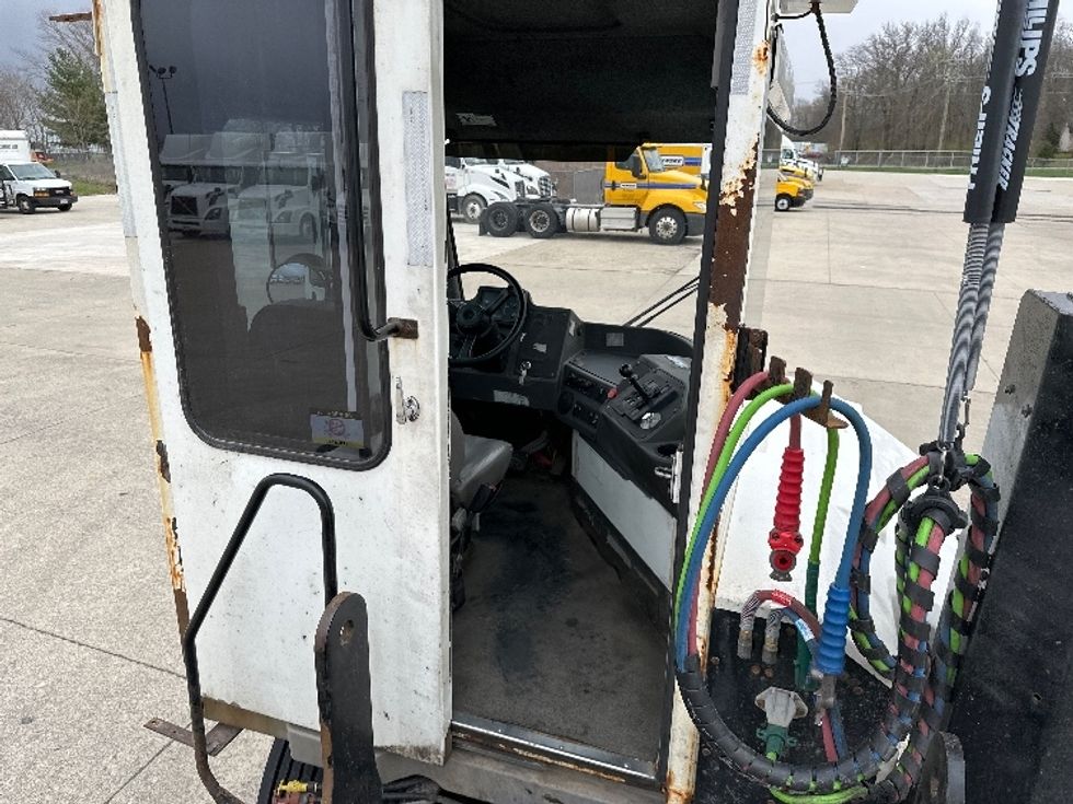 Yard Truck-Heavy Duty Tractors-Ottawa-2017-T2-East Liberty-OH-53,292\n\t\tmiles-$ 35,500 - Image 9