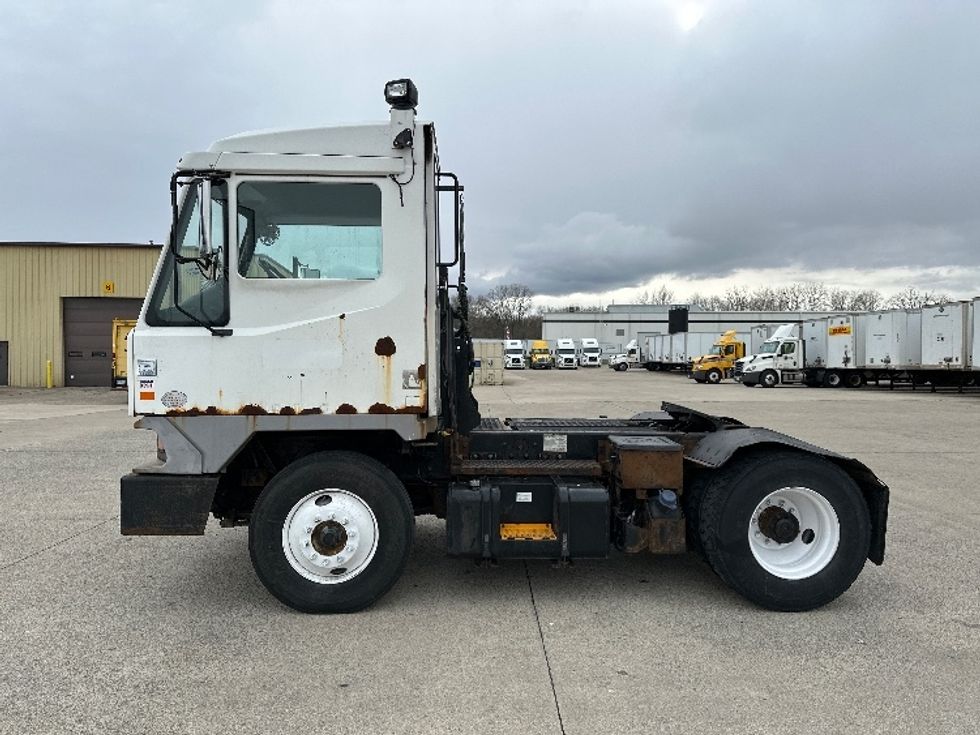 Yard Truck-Heavy Duty Tractors-Ottawa-2017-T2-East Liberty-OH-80,957\n\t\tmiles-$ 35,500 - Image 4
