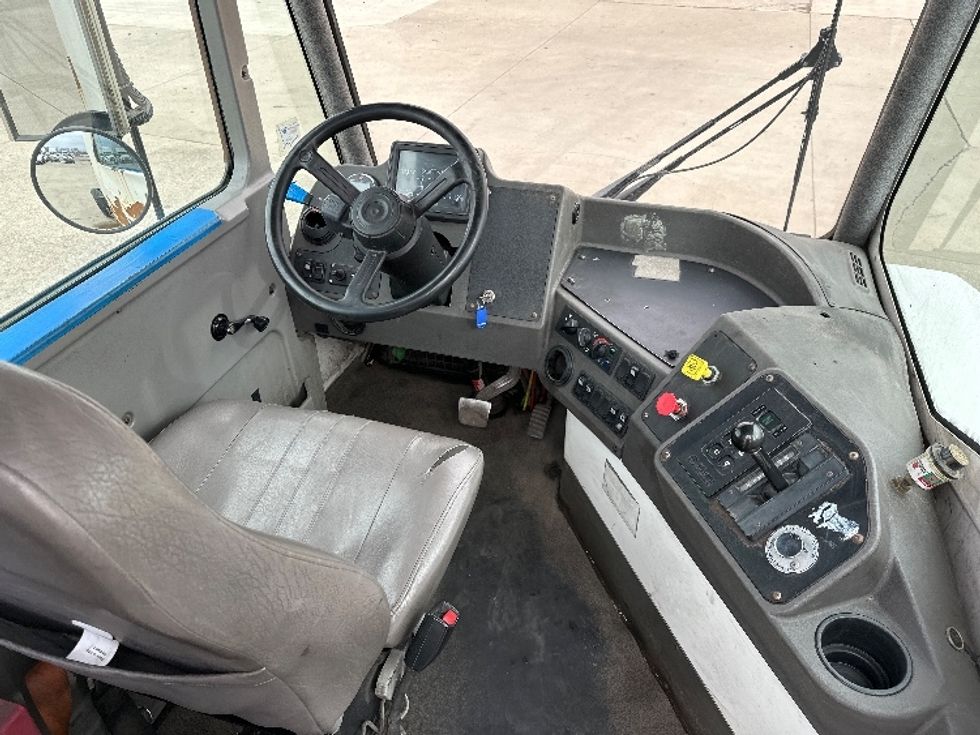 Yard Truck-Heavy Duty Tractors-Ottawa-2017-T2-East Liberty-OH-89,430\n\t\tmiles-$ 36,750 - Image 10