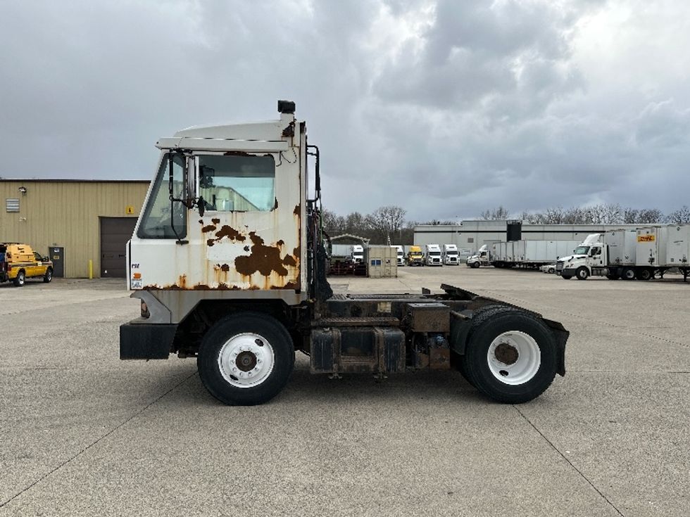 Yard Truck-Heavy Duty Tractors-Ottawa-2017-T2-East Liberty-OH-89,430\n\t\tmiles-$ 36,750 - Image 4