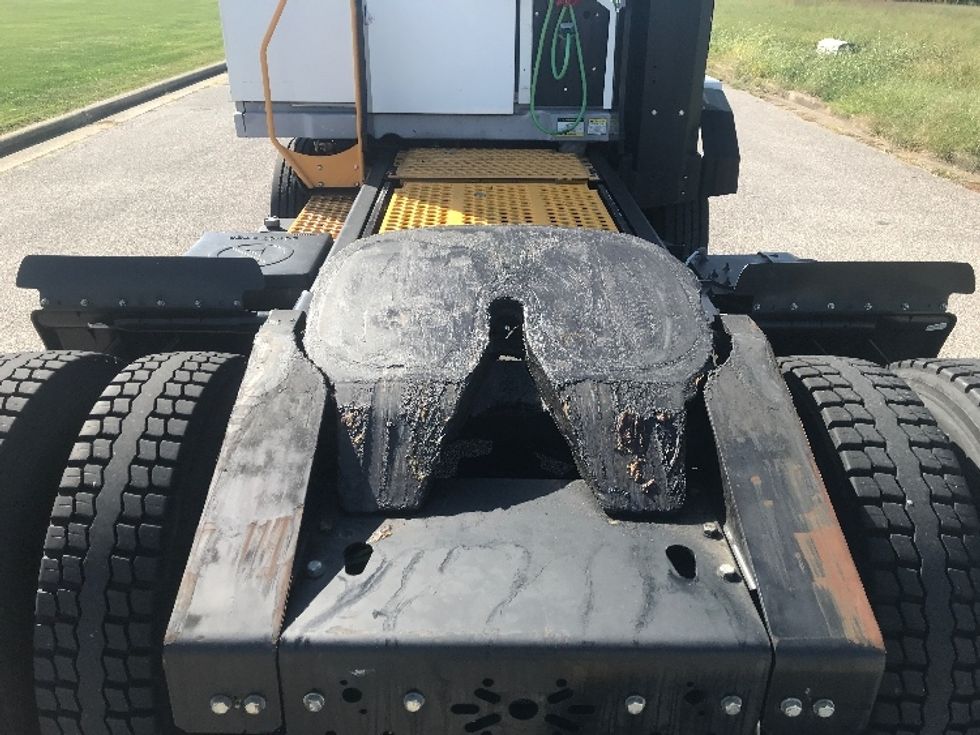 Yard Truck-Heavy Duty Tractors-Ottawa-2017-T2-Evansville-IN-103,001\n\t\tmiles-$ 49,250 - Image 6