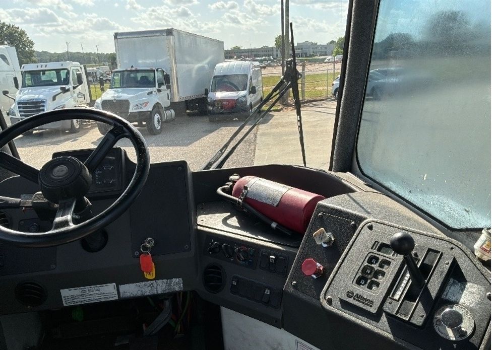 Yard Truck-Heavy Duty Tractors-Ottawa-2017-T2-Montgomery-AL-32,338\n\t\tmiles-$ 51,250 - Image 12