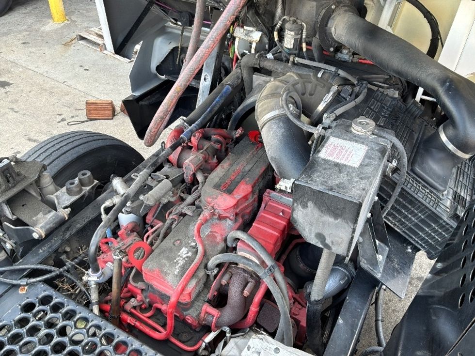 Yard Truck-Heavy Duty Tractors-Ottawa-2017-T2-Montgomery-AL-32,338\n\t\tmiles-$ 51,250 - Image 14