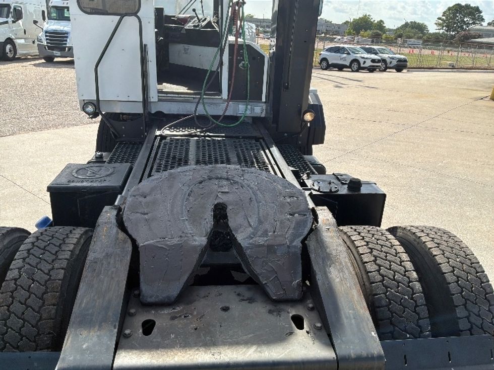 Yard Truck-Heavy Duty Tractors-Ottawa-2017-T2-Montgomery-AL-32,338\n\t\tmiles-$ 51,250 - Image 6