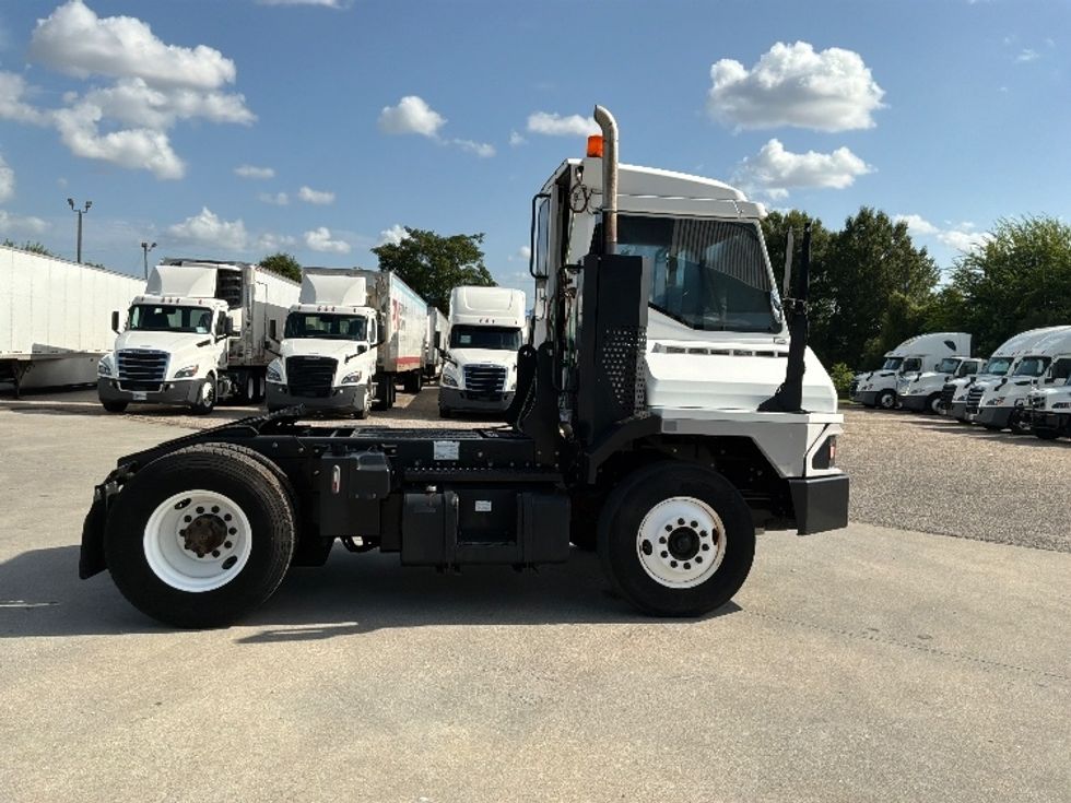 Yard Truck-Heavy Duty Tractors-Ottawa-2017-T2-Montgomery-AL-32,338\n\t\tmiles-$ 51,250 - Image 8