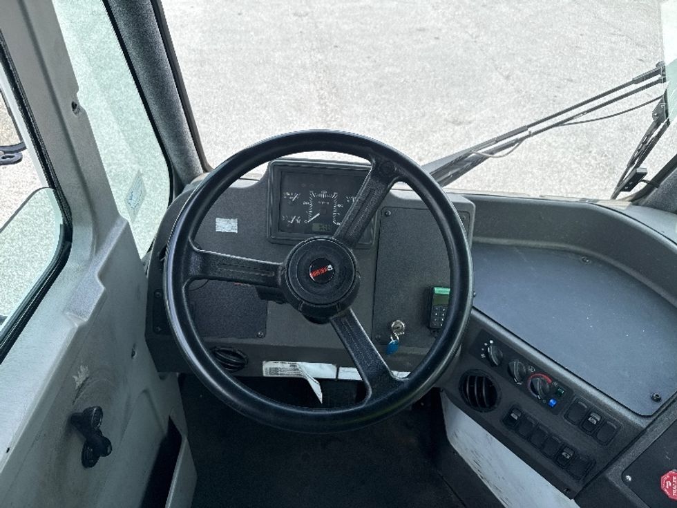 Yard Truck-Heavy Duty Tractors-Ottawa-2017-T2-Newnan-GA-59,268\n\t\tmiles-$ 50,500 - Image 10