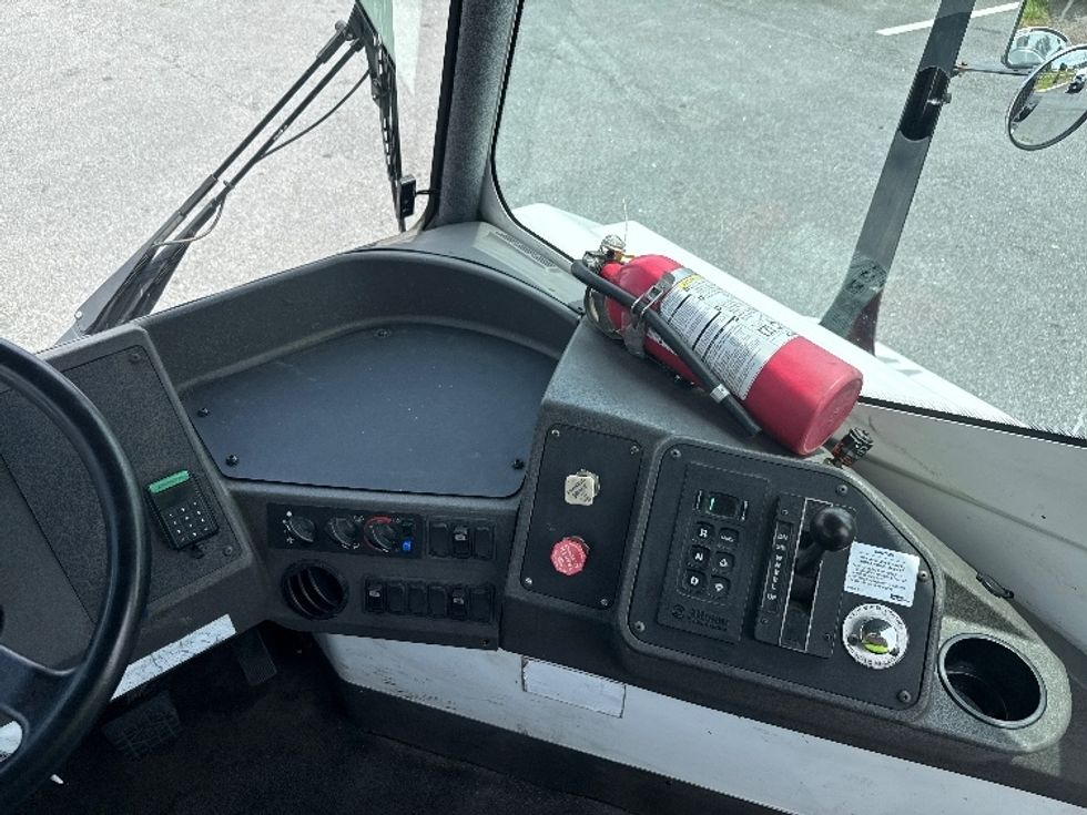 Yard Truck-Heavy Duty Tractors-Ottawa-2017-T2-Newnan-GA-59,268\n\t\tmiles-$ 50,500 - Image 11
