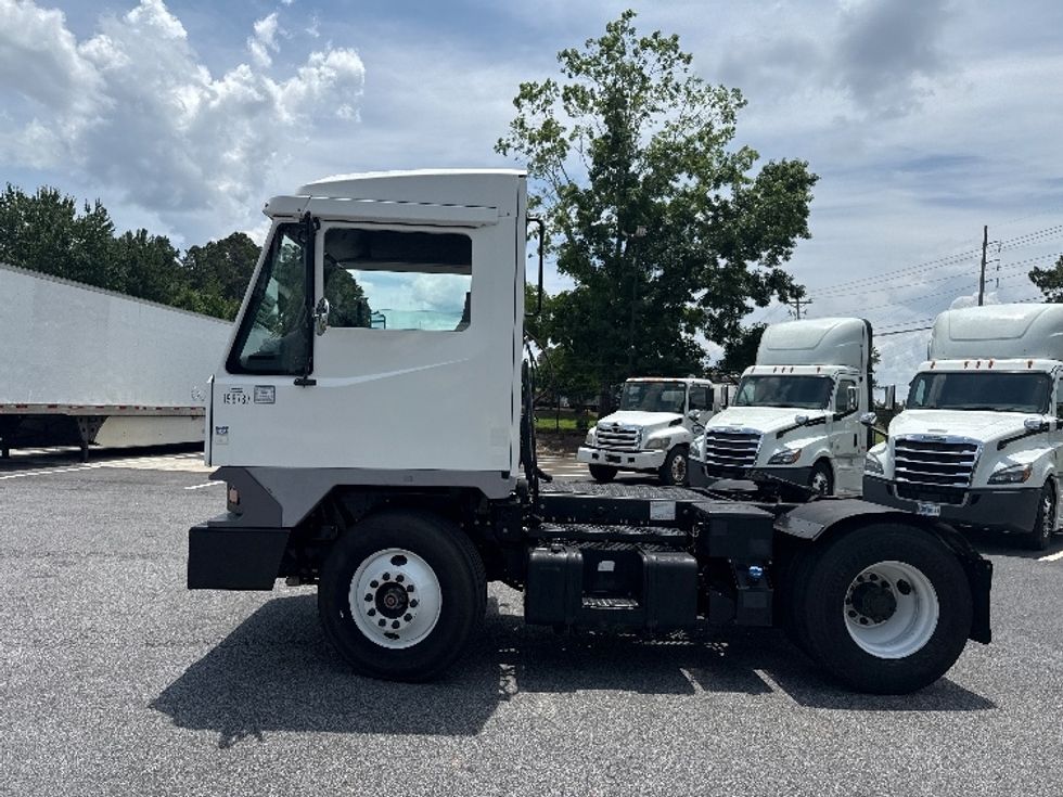 Yard Truck-Heavy Duty Tractors-Ottawa-2017-T2-Newnan-GA-59,268\n\t\tmiles-$ 50,500 - Image 4