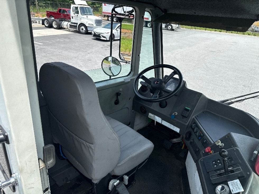 Yard Truck-Heavy Duty Tractors-Ottawa-2017-T2-Newnan-GA-59,268\n\t\tmiles-$ 50,500 - Image 9