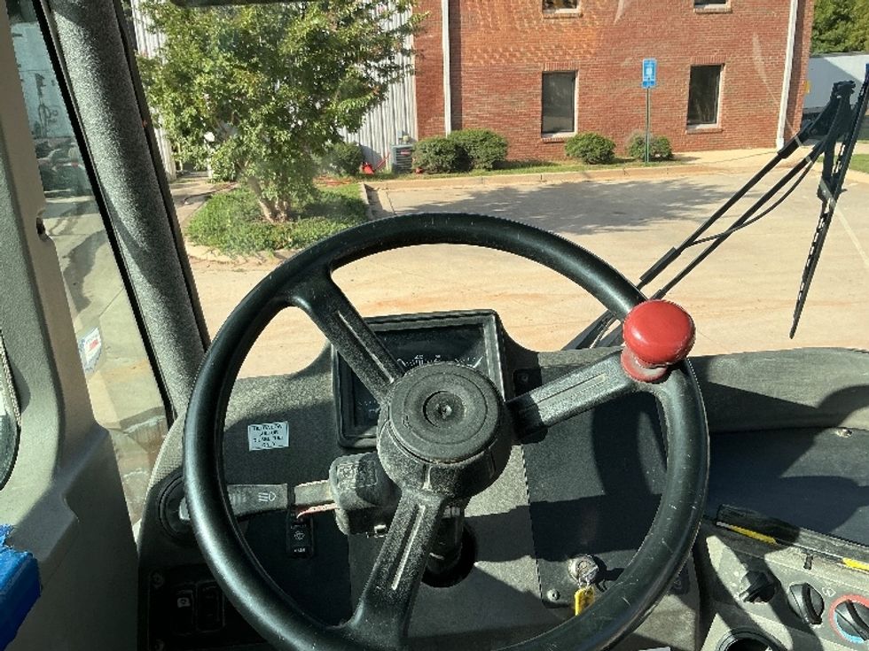 Yard Truck-Heavy Duty Tractors-Ottawa-2018-T2-Atlanta (Forest Park)-GA-411,950\n\t\tmiles-$ 57,500 - Image 11