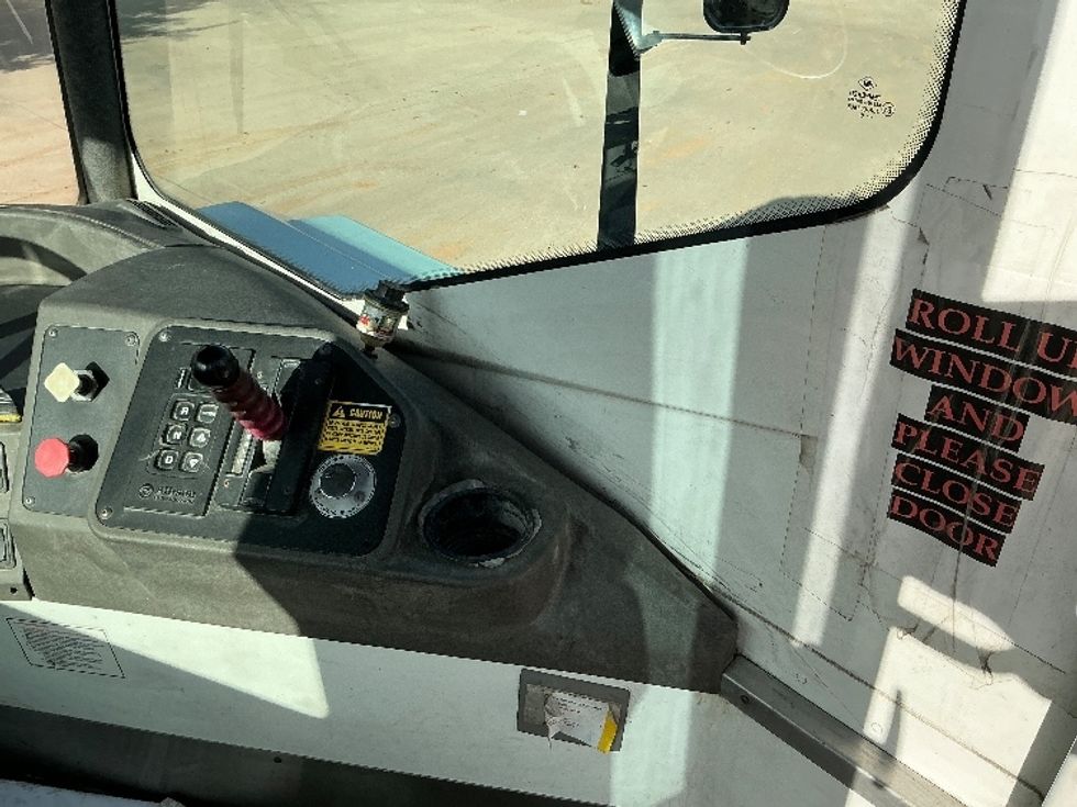 Yard Truck-Heavy Duty Tractors-Ottawa-2018-T2-Atlanta (Forest Park)-GA-411,950\n\t\tmiles-$ 57,500 - Image 14