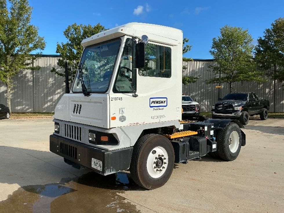 Yard Truck-Heavy Duty Tractors-Ottawa-2018-T2-Atlanta (Forest Park)-GA-411,950\n\t\tmiles-$ 57,500 - Image 3