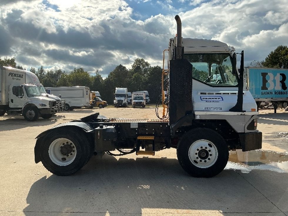 Yard Truck-Heavy Duty Tractors-Ottawa-2018-T2-Atlanta (Forest Park)-GA-411,950\n\t\tmiles-$ 57,500 - Image 8