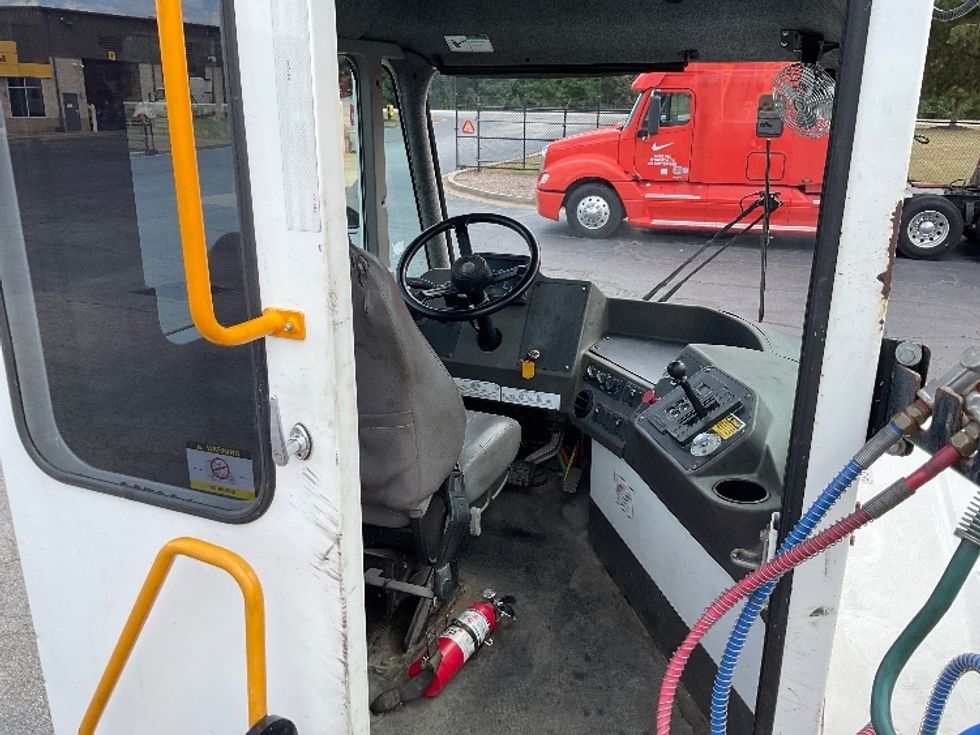 Yard Truck-Heavy Duty Tractors-Ottawa-2018-T2-Augusta-GA-560,817\n\t\tmiles-$ 61,000 - Image 12