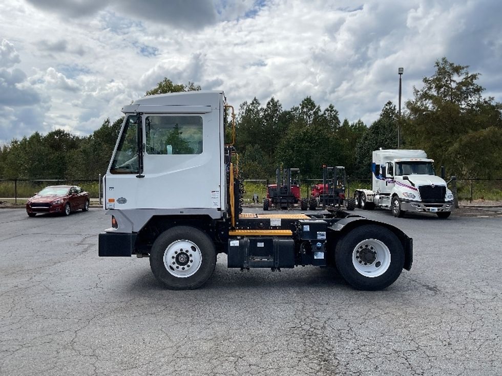 Yard Truck-Heavy Duty Tractors-Ottawa-2018-T2-Augusta-GA-560,817\n\t\tmiles-$ 61,000 - Image 4