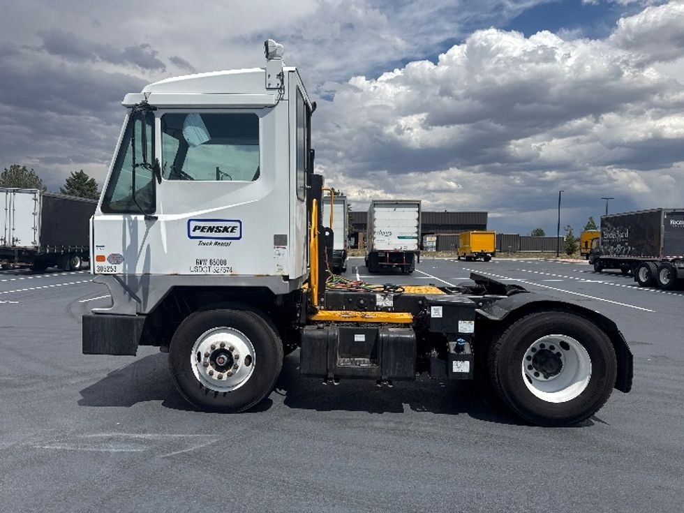 Yard Truck-Heavy Duty Tractors-Ottawa-2018-T2-Aurora-CO-22,299\n\t\tmiles-$ 42,250 - Image 4