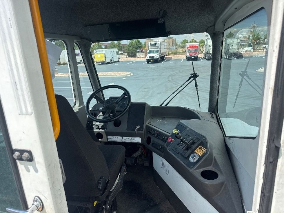 Yard Truck-Heavy Duty Tractors-Ottawa-2018-T2-Aurora-CO-22,299\n\t\tmiles-$ 42,250 - Image 9