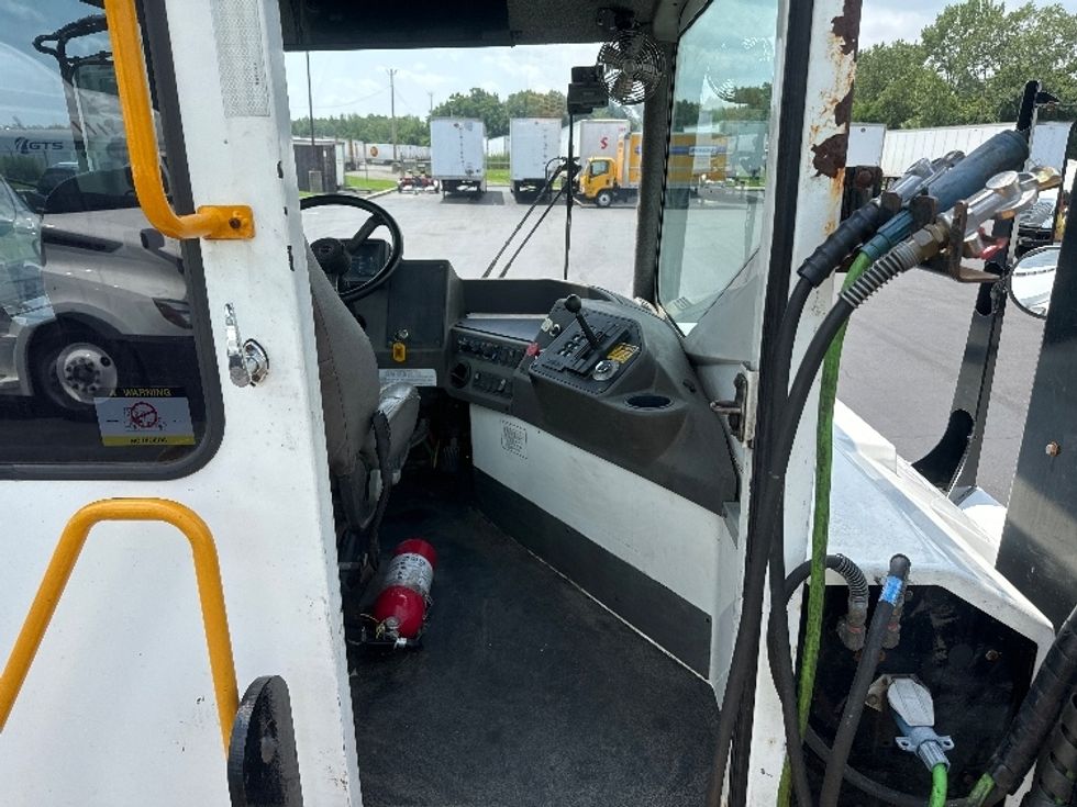 Yard Truck-Heavy Duty Tractors-Ottawa-2018-T2-Bensalem-PA-266,302\n\t\tmiles-$ 53,750 - Image 9