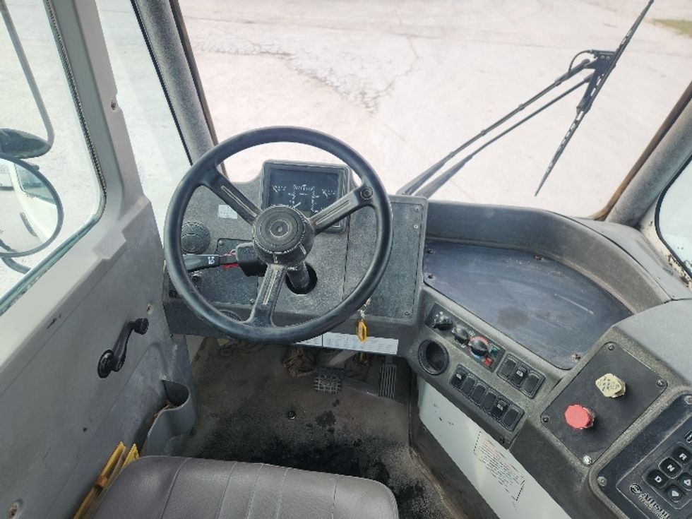 Yard Truck-Heavy Duty Tractors-Ottawa-2018-T2-Carthage-MO-9,697\n\t\tmiles-$ 63,000 - Image 10