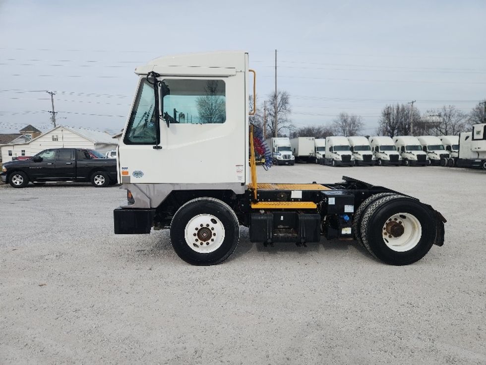Yard Truck-Heavy Duty Tractors-Ottawa-2018-T2-Carthage-MO-9,697\n\t\tmiles-$ 63,000 - Image 4