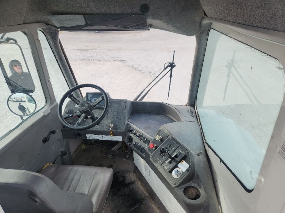 Yard Truck-Heavy Duty Tractors-Ottawa-2018-T2-Carthage-MO-9,697\n\t\tmiles-$ 63,000 - Image 9