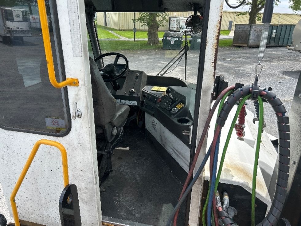 Yard Truck-Heavy Duty Tractors-Ottawa-2018-T2-Cleona-PA-55,137\n\t\tmiles-$ 49,250 - Image 12