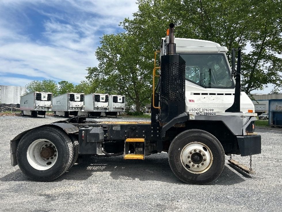 Yard Truck-Heavy Duty Tractors-Ottawa-2018-T2-Cleona-PA-55,137\n\t\tmiles-$ 49,250 - Image 8