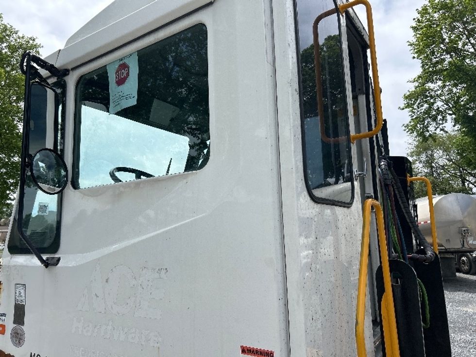 Yard Truck-Heavy Duty Tractors-Ottawa-2018-T2-Cleona-PA-55,137\n\t\tmiles-$ 49,250 - Image 9