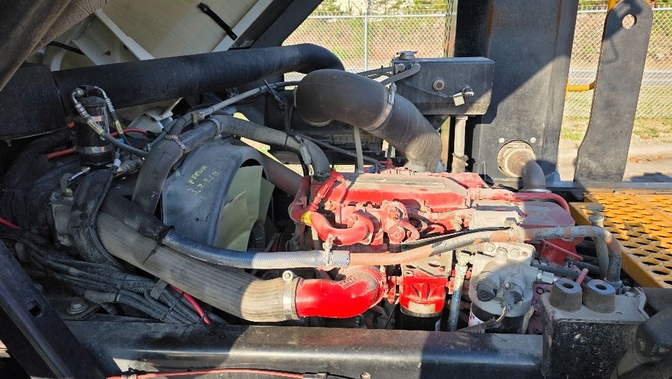 Yard Truck-Heavy Duty Tractors-Ottawa-2018-T2-Concord-NC-152,786\n\t\tmiles-$ 56,000 - Image 12